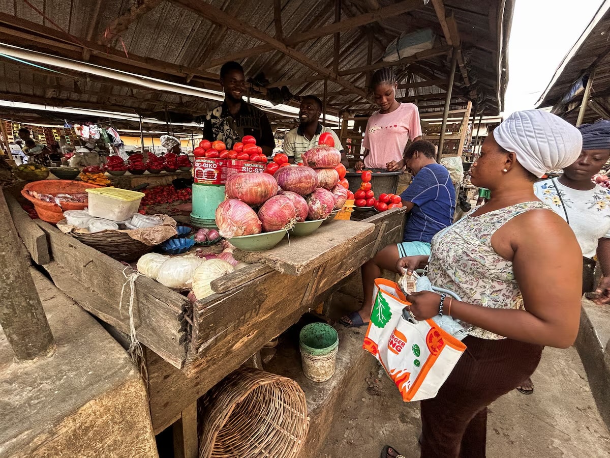 Nigeria’s inflation slows for the sixth straight month to 18% after rate cut